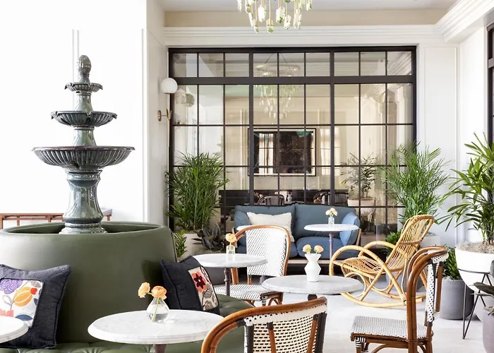 Top-Rated Hotels Near Vibrant Omaha