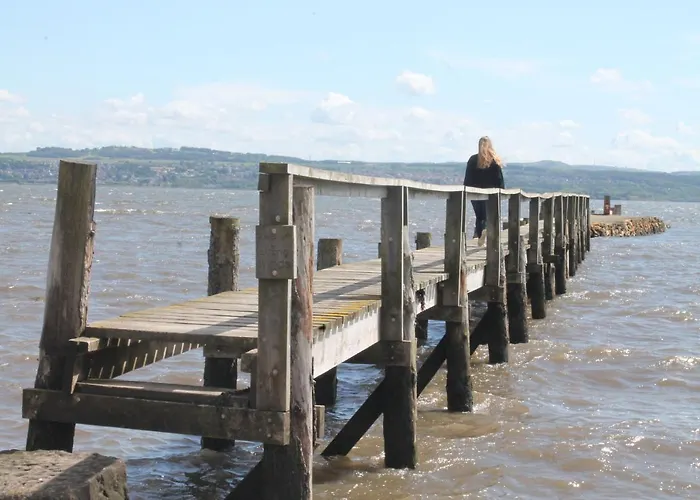 Top Hotels Near the Den at Culross