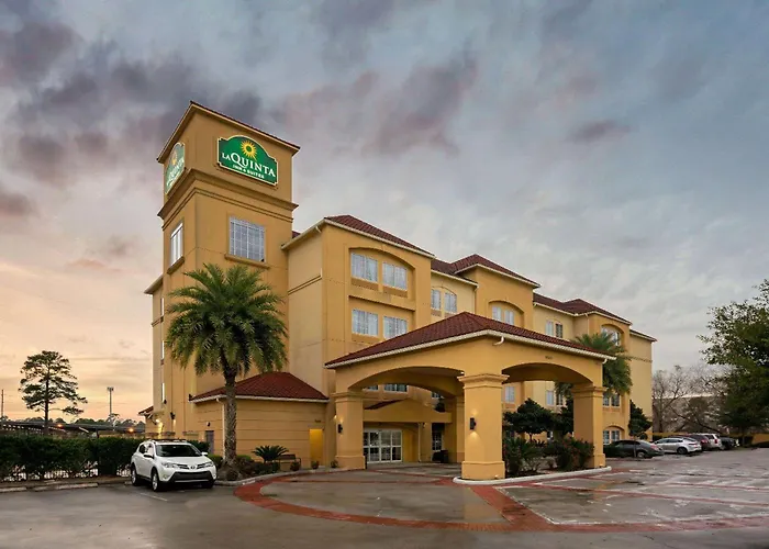 Best Hotels on JFK Blvd Houston