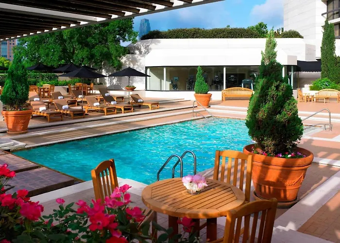 Top Hotels with Jacuzzis in Rooms, Houston