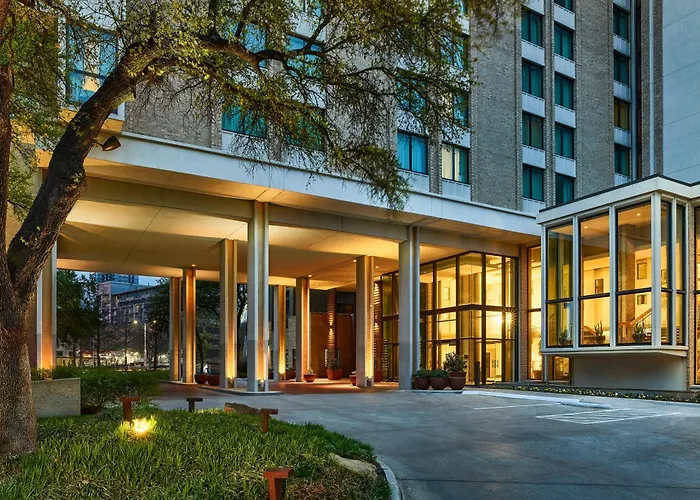 Best Romantic Dallas Hotels with Jacuzzi