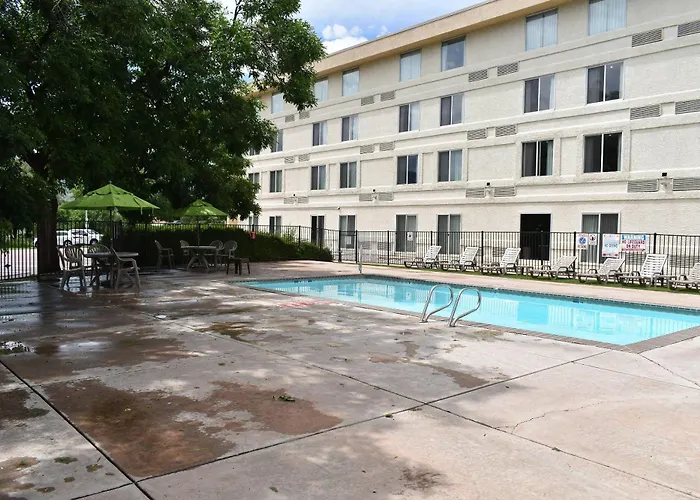Best Hotels Near Penrose Hospital in Colorado Springs