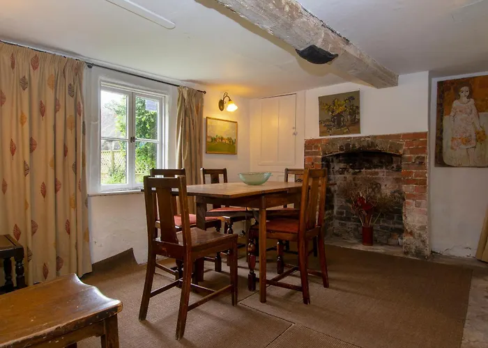 Top Accommodation Near Avebury's Historic Stone Circle