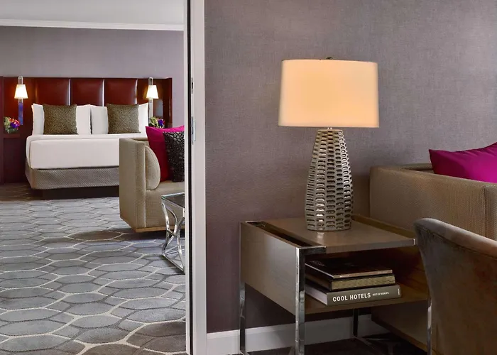 Top Hotels with Balconies in Houston for Scenic Stays