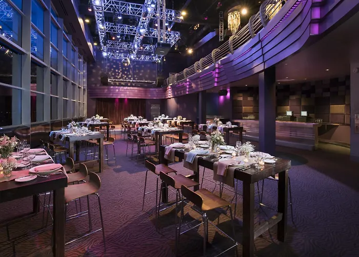 Top Hotels Close to Detroit Lions Stadium