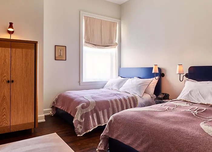 Top Greek Town Detroit Hotels for Unforgettable Stays